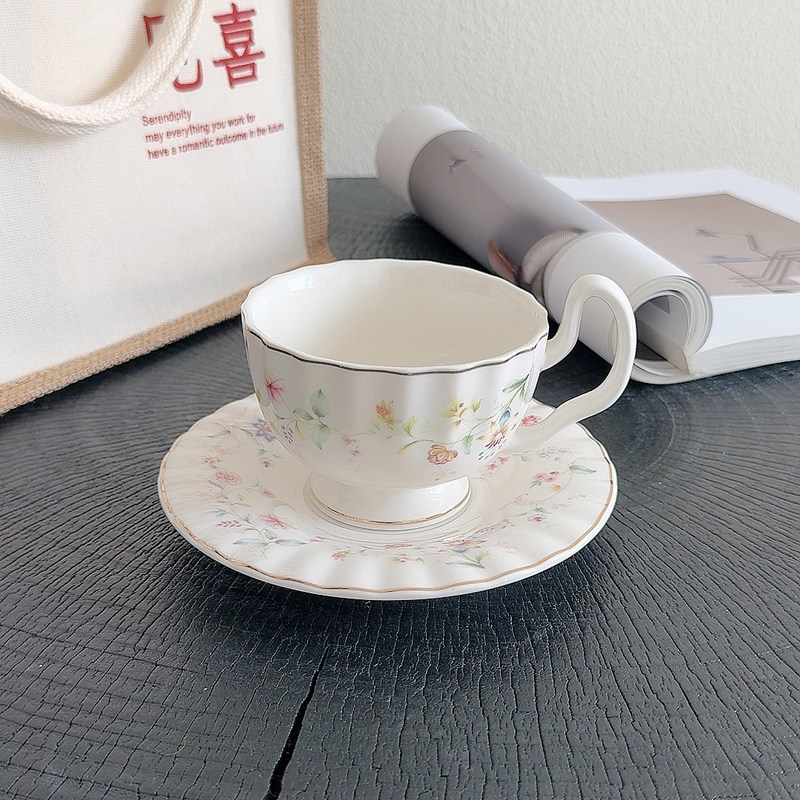 Gouden bloemenprint koffiekopj - Draw Coffee And Tea recensie en prijs