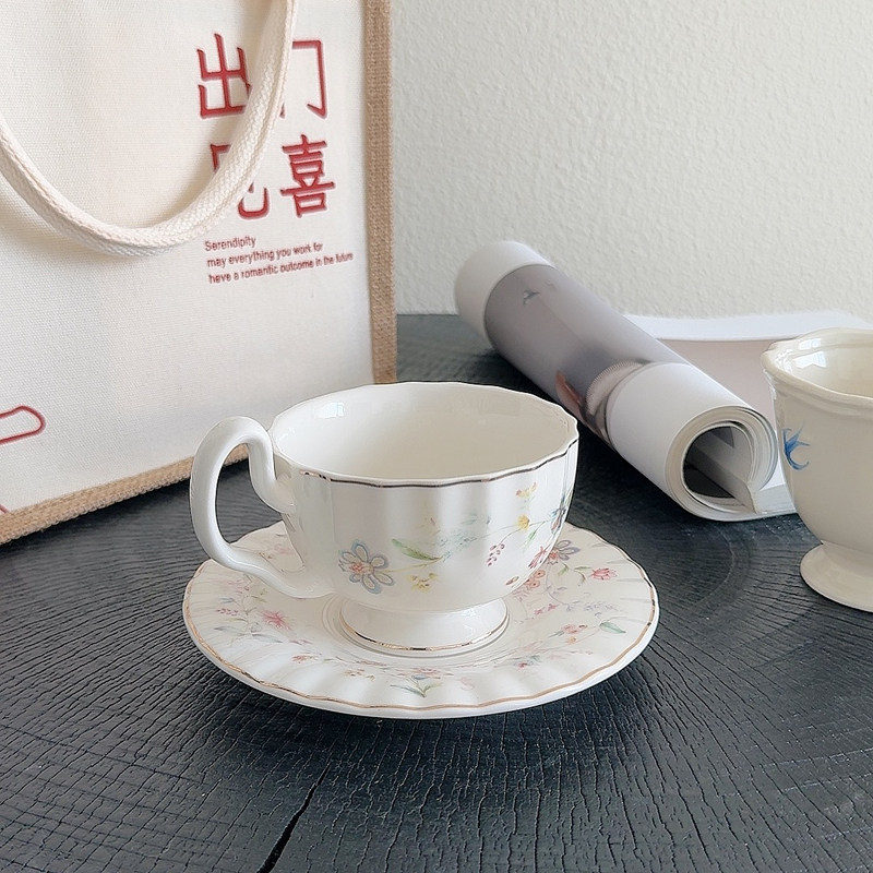 Gouden bloemenprint koffiekopj - Draw Coffee And Tea recensie en prijs